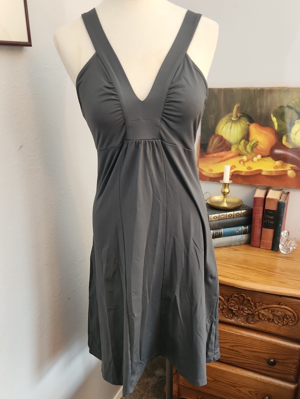 Patagonia Charcoal Gray V-Neck Athletic Dress Hiking Camping Gorpcore M Tennis